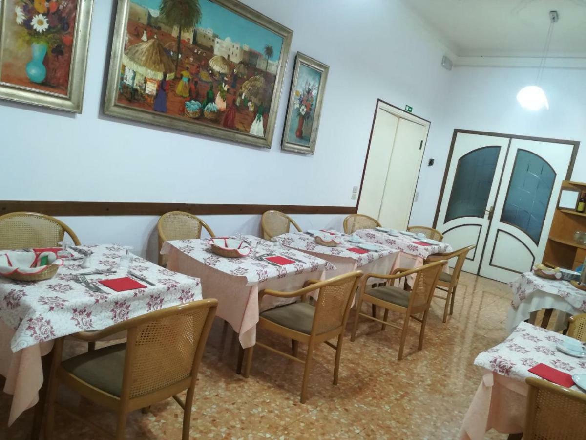 Hotel Olimpia Аласио Екстериор снимка