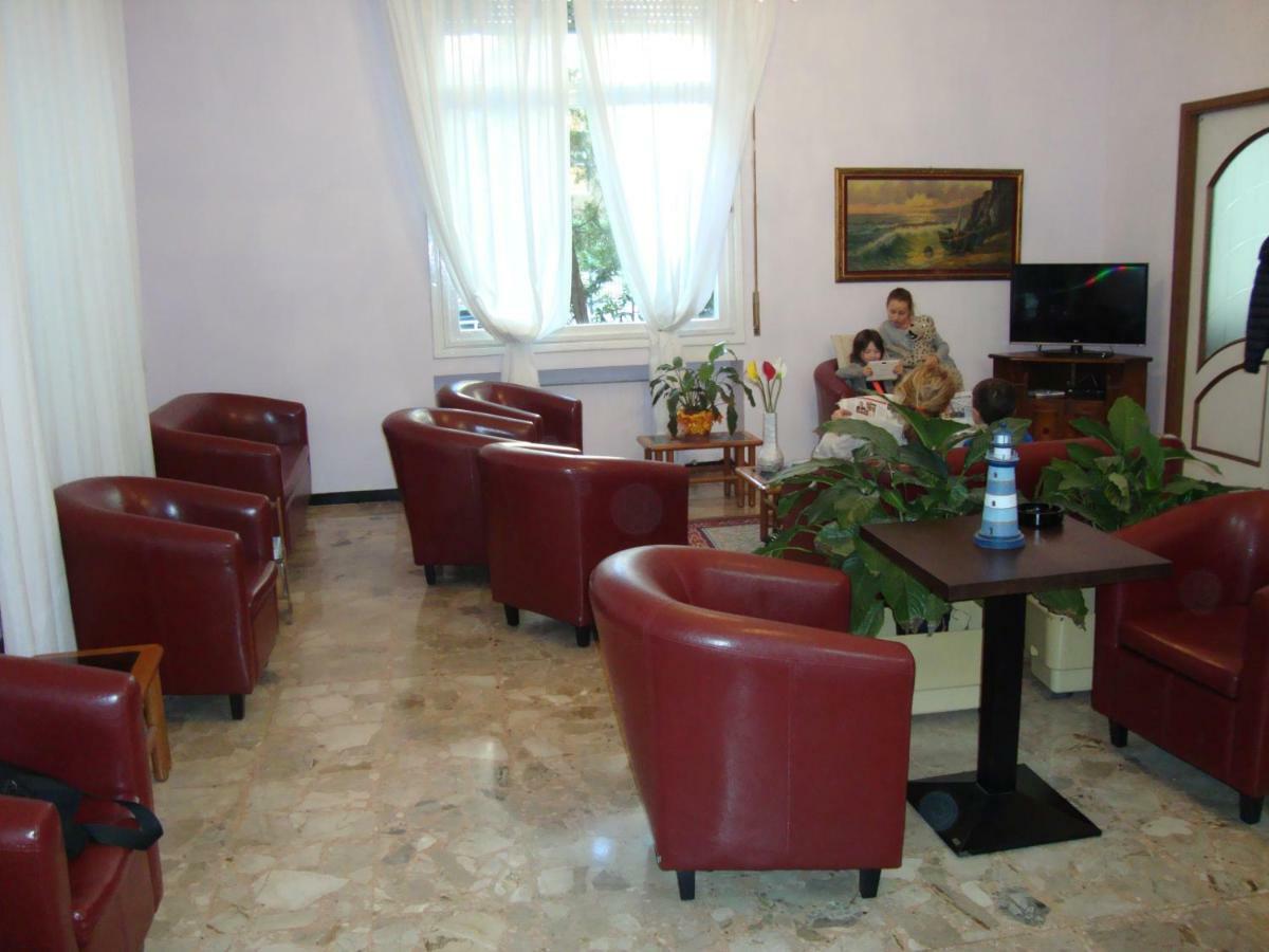 Hotel Olimpia Аласио Екстериор снимка