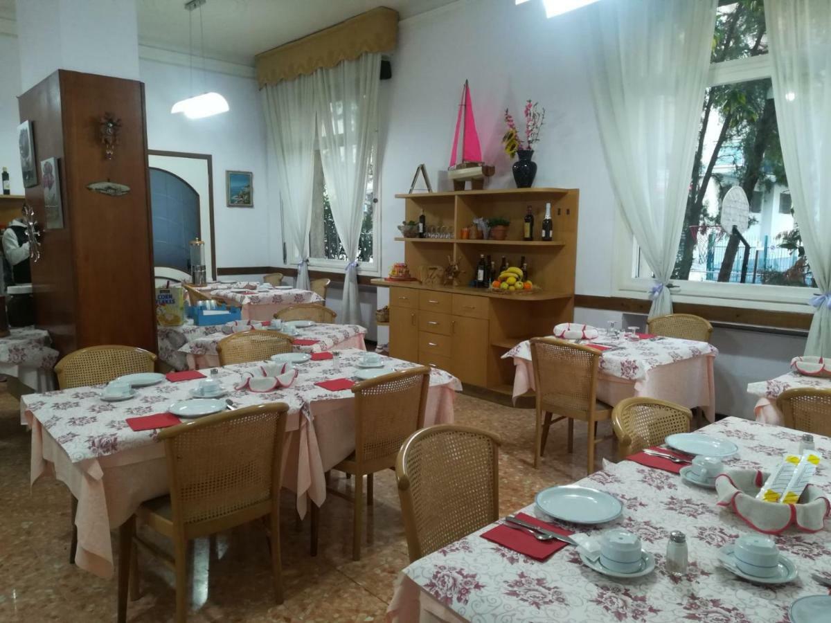 Hotel Olimpia Аласио Екстериор снимка