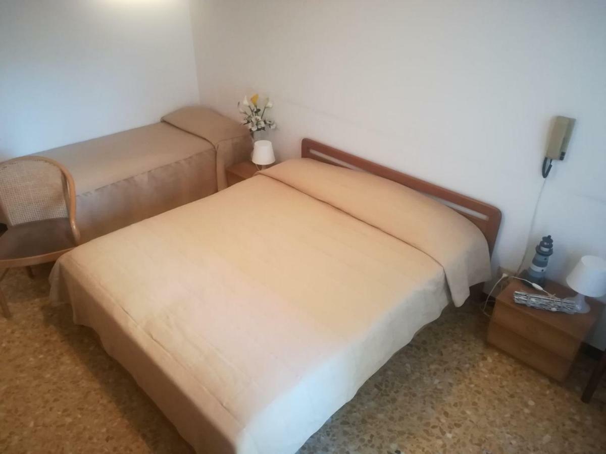 Hotel Olimpia Аласио Екстериор снимка