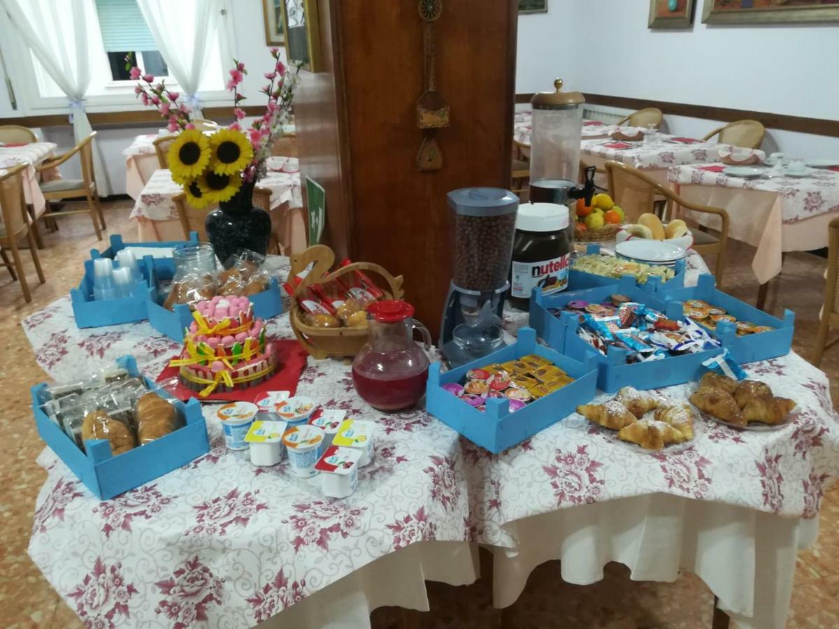 Hotel Olimpia Аласио Екстериор снимка