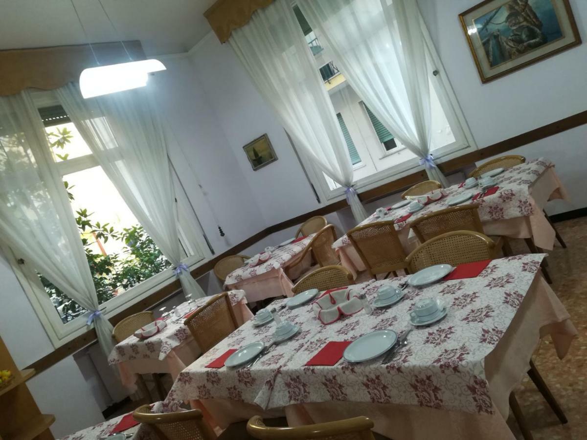 Hotel Olimpia Аласио Екстериор снимка