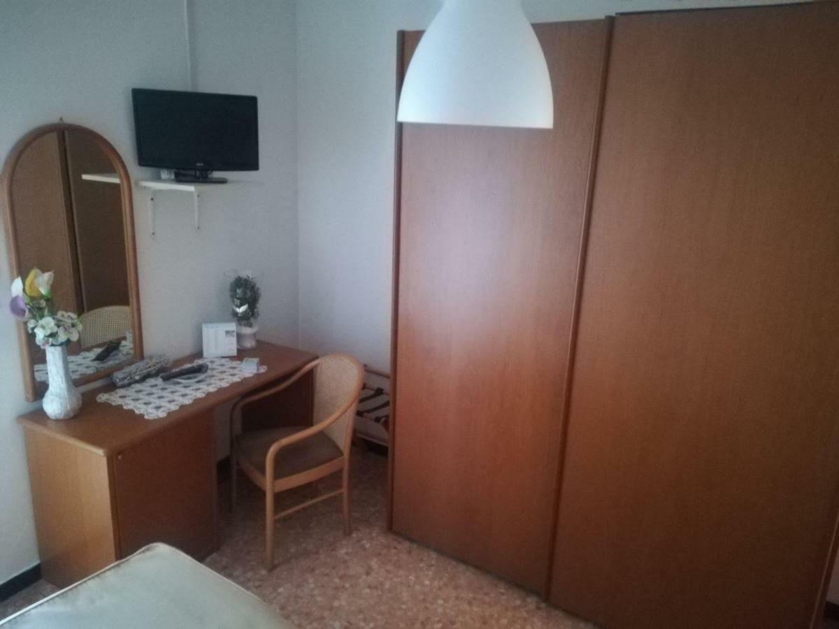 Hotel Olimpia Аласио Екстериор снимка