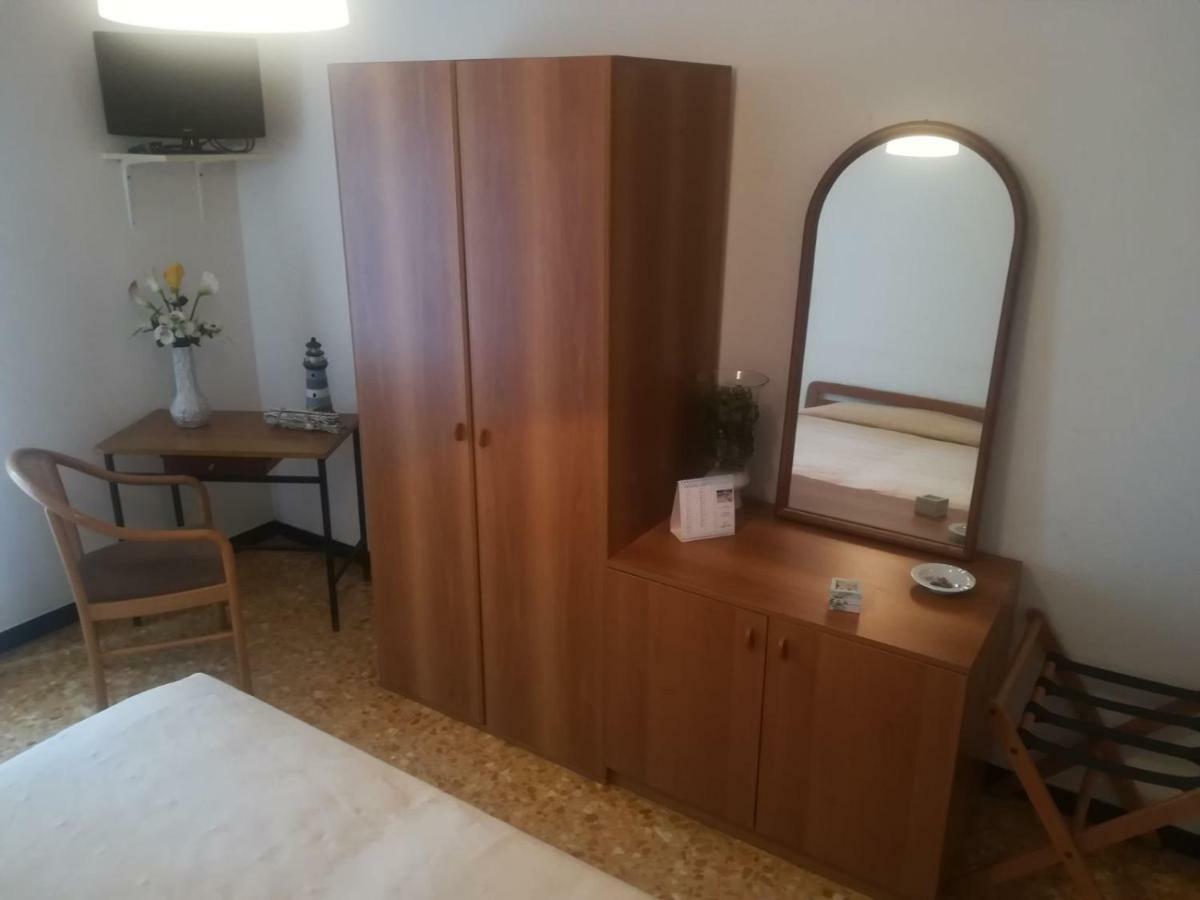 Hotel Olimpia Аласио Екстериор снимка