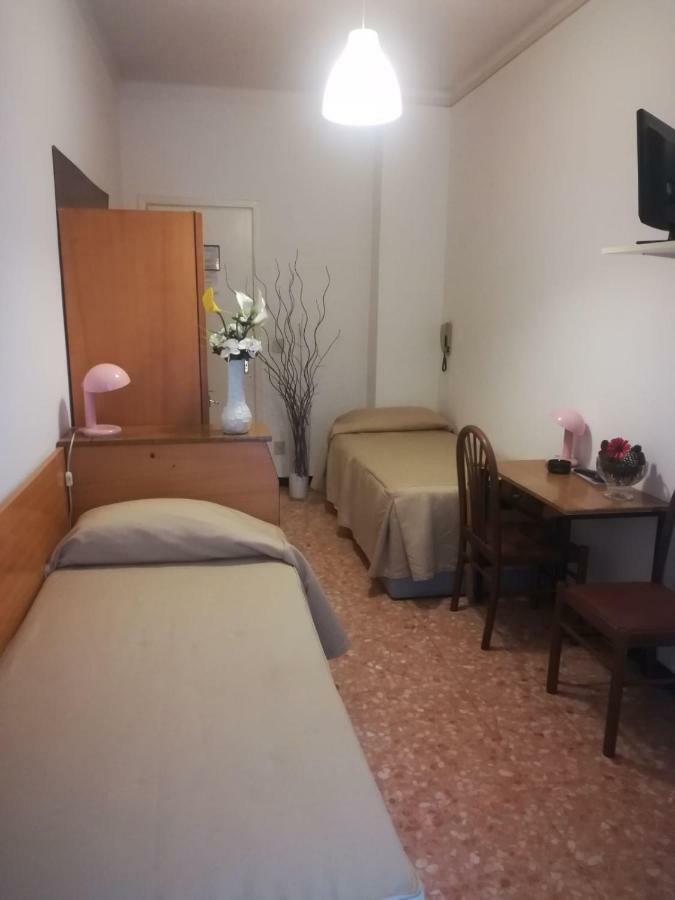 Hotel Olimpia Аласио Екстериор снимка