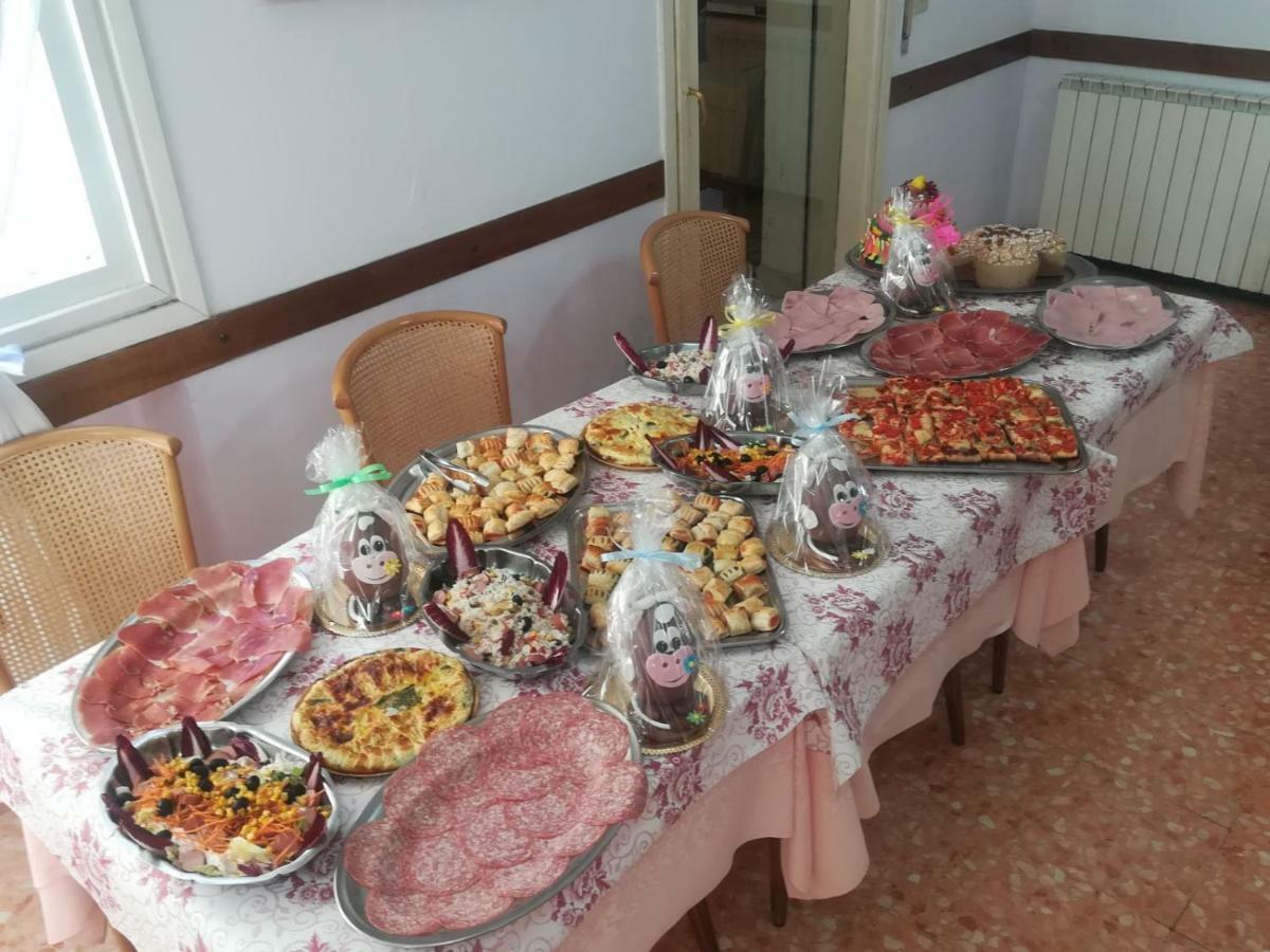 Hotel Olimpia Аласио Екстериор снимка