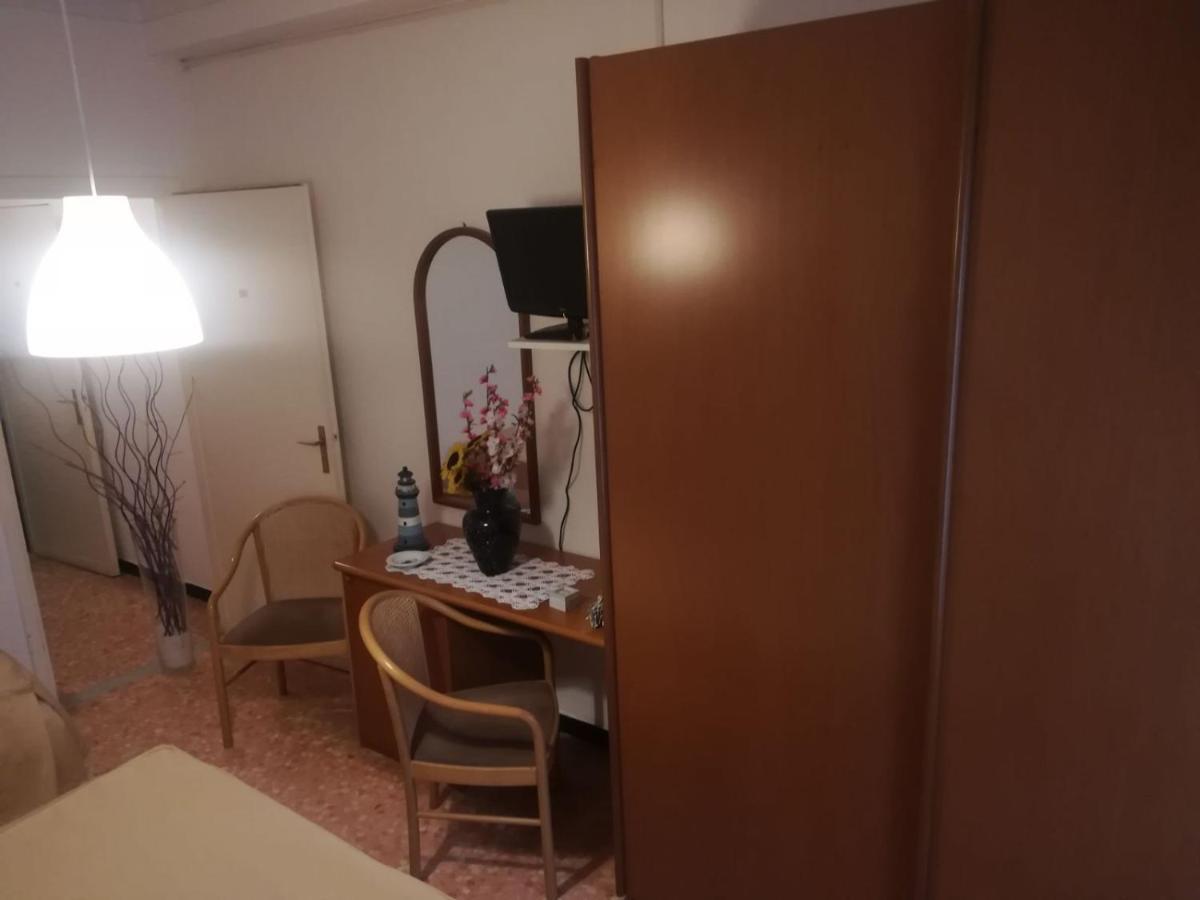 Hotel Olimpia Аласио Стая снимка